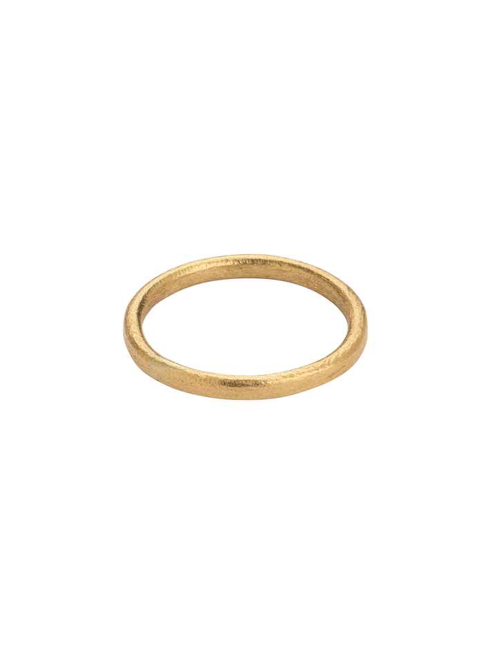 18ct yellow gold oval wedding ring 2.2mm x 1.5mm
