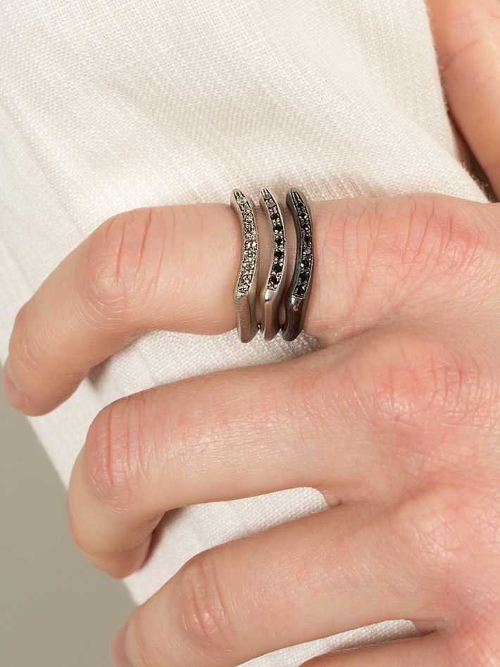 Pebbles thin rhodium ring with black diamonds