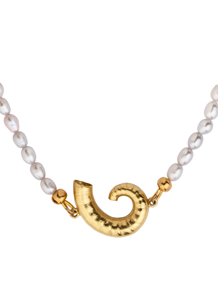 Seashells swirl necklace with freshwater pearls