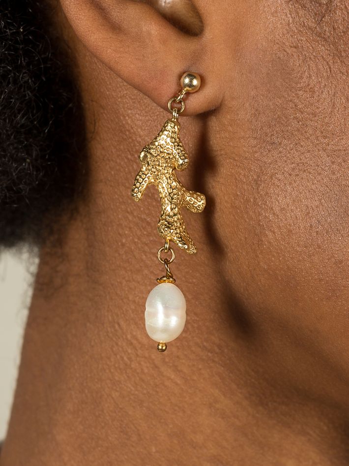 Seashells coral fragment mono earring