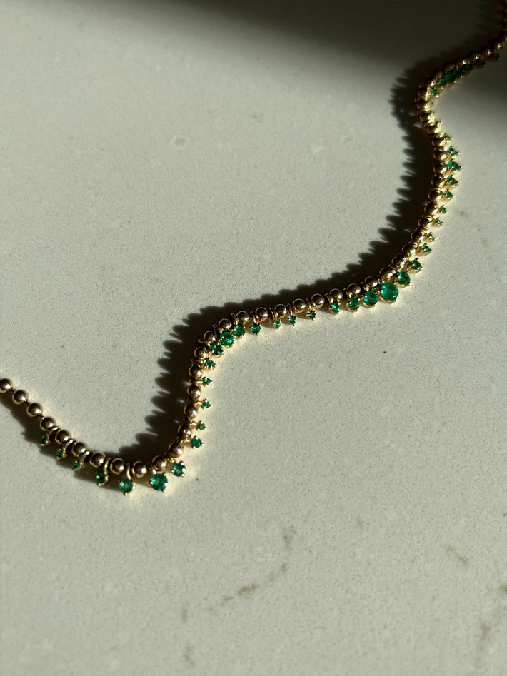 Kin necklace with emeralds