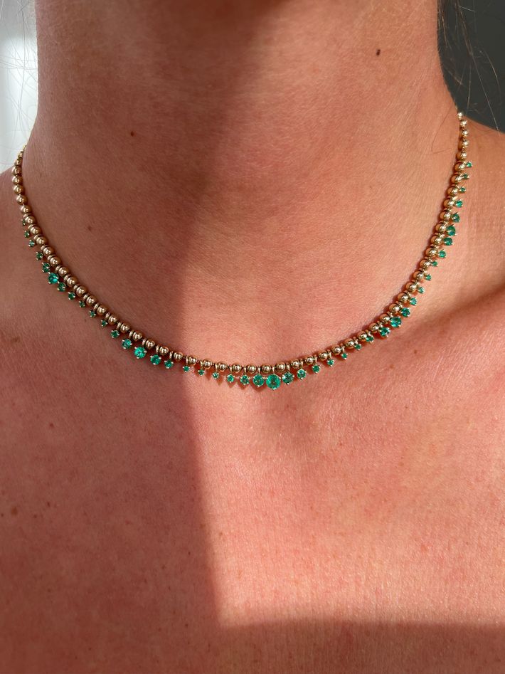 Kin necklace with emeralds