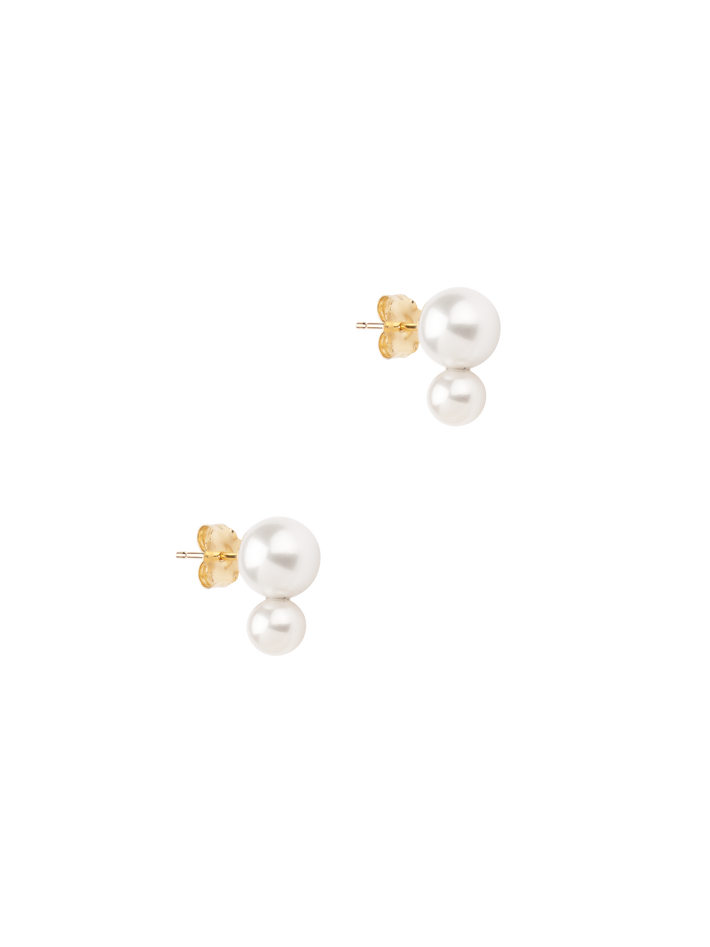 Pila white pearl earrings