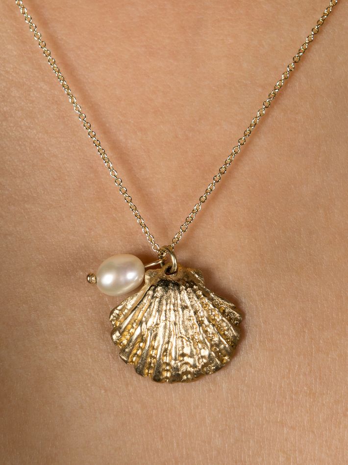 9ct gold seashell pearl pendant necklace