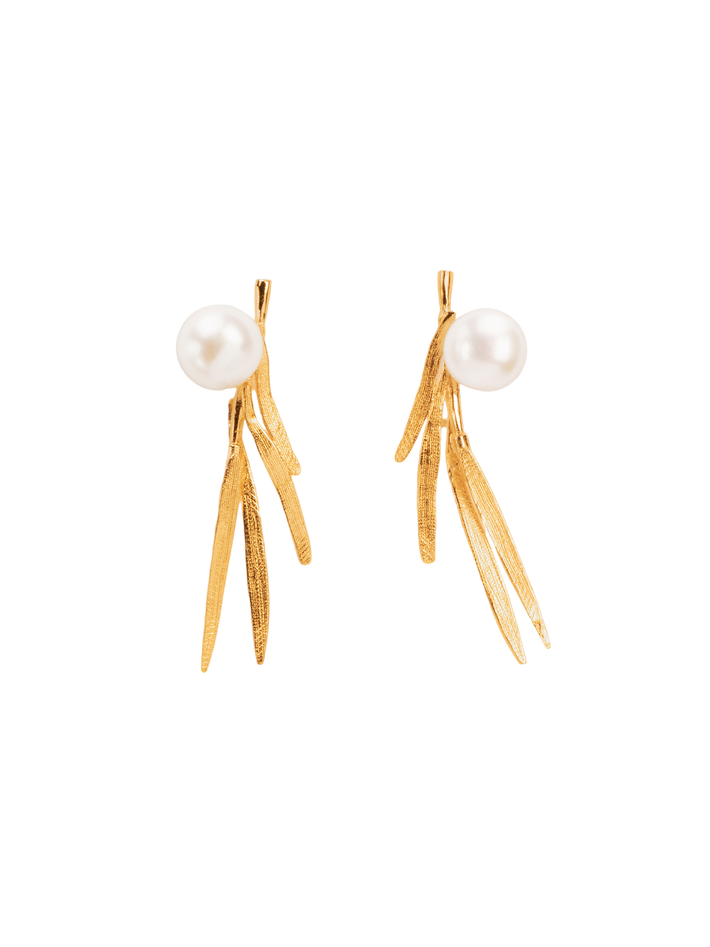 Stud earrings with leaves and pearl