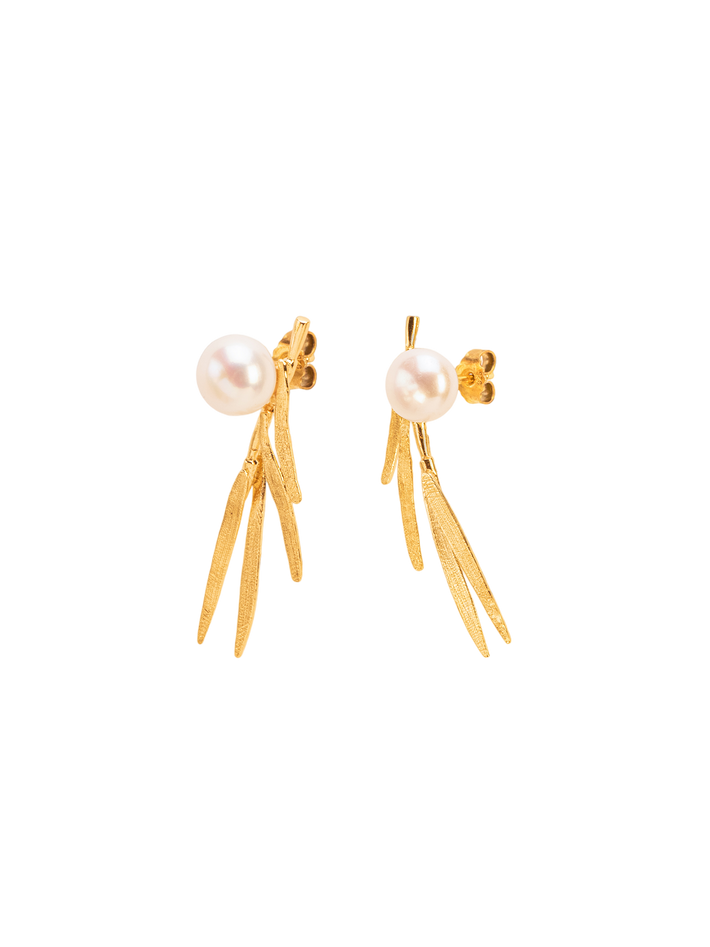 Stud earrings with leaves and pearl