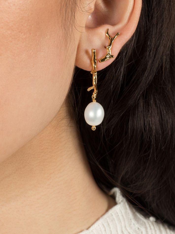 Branch-shaped stud earrings with pearl 