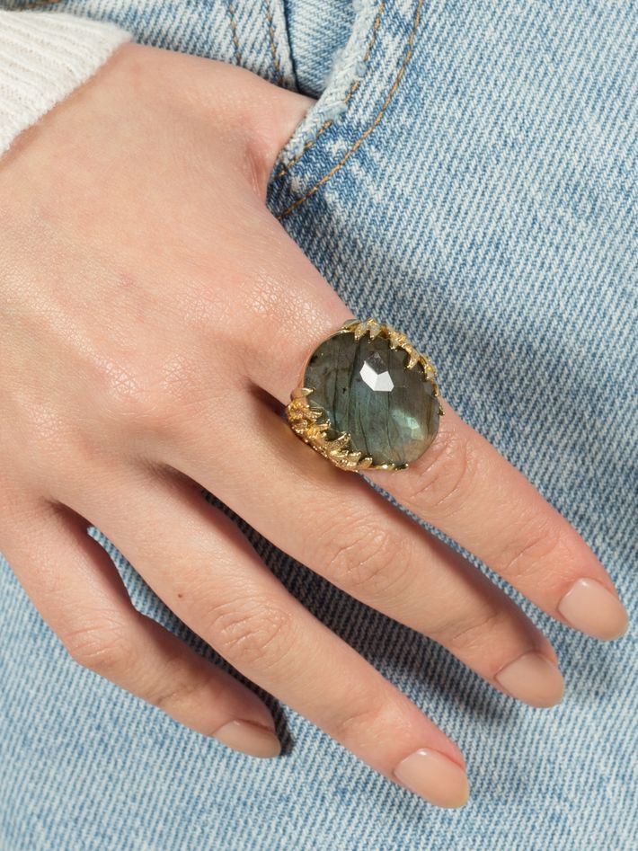 Feather textured ring with labradorite