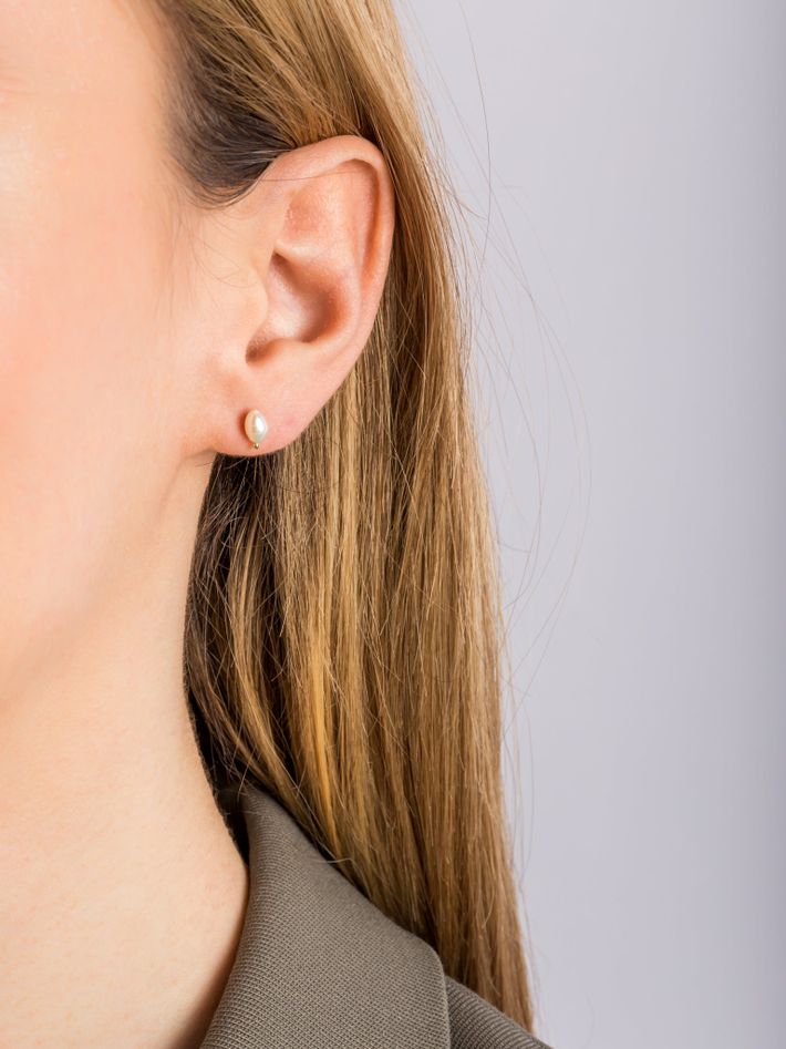 Irregular pearl earrings