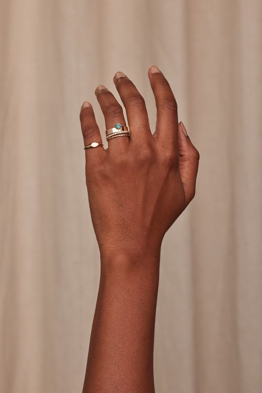 Medium round brilliant cut sapphire monolith ring photo