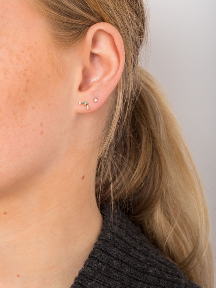 Mini three-step point piercing earrings