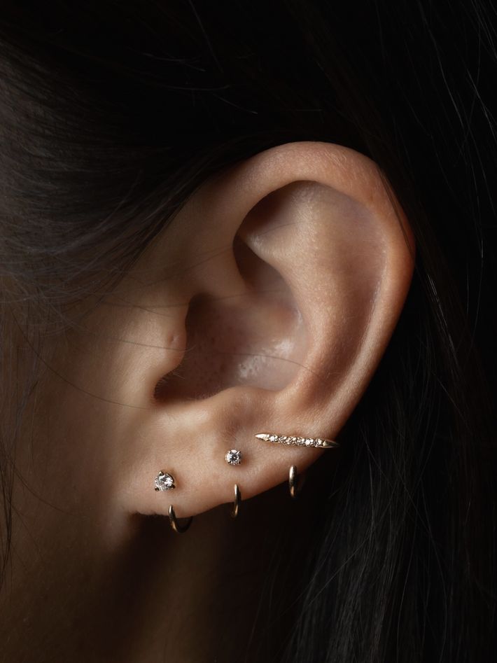 Needle claw earring