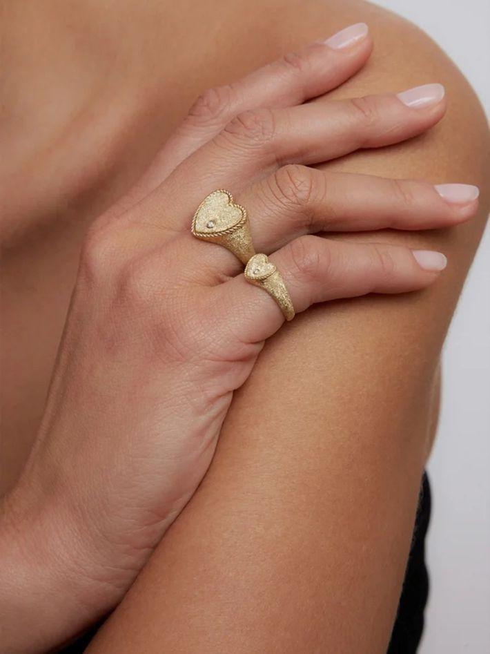 Yellow gold sequined heart signet ring