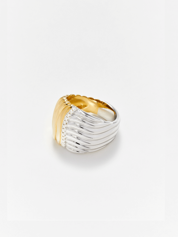 Berlingot mixed gold wave signet ring