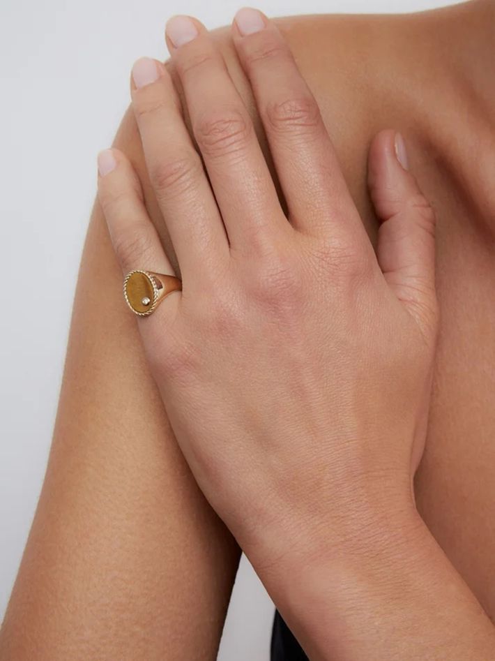 Yellow gold tiger eye oval signet ring