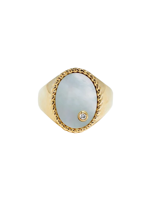 Oval mother-of-pearl signet ring in yellow gold photo