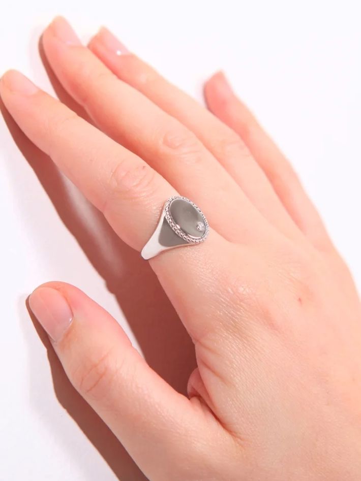 Chevalière ovale gold or blanc ring