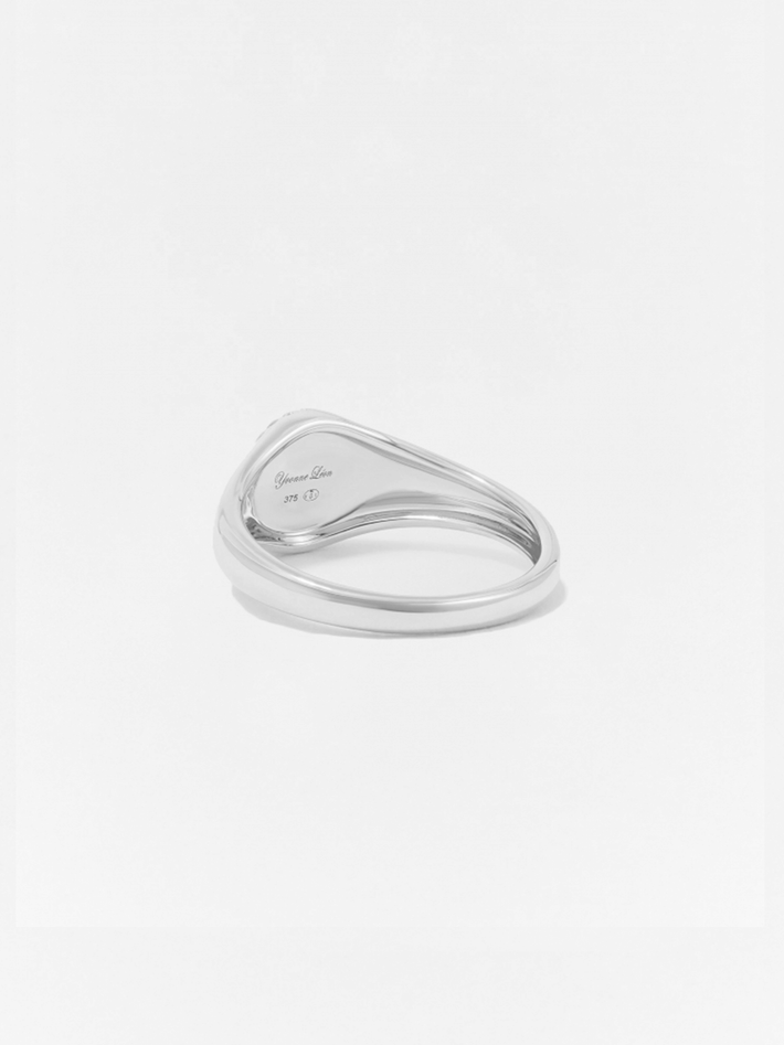 Mini diamond and white gold oval signet ring