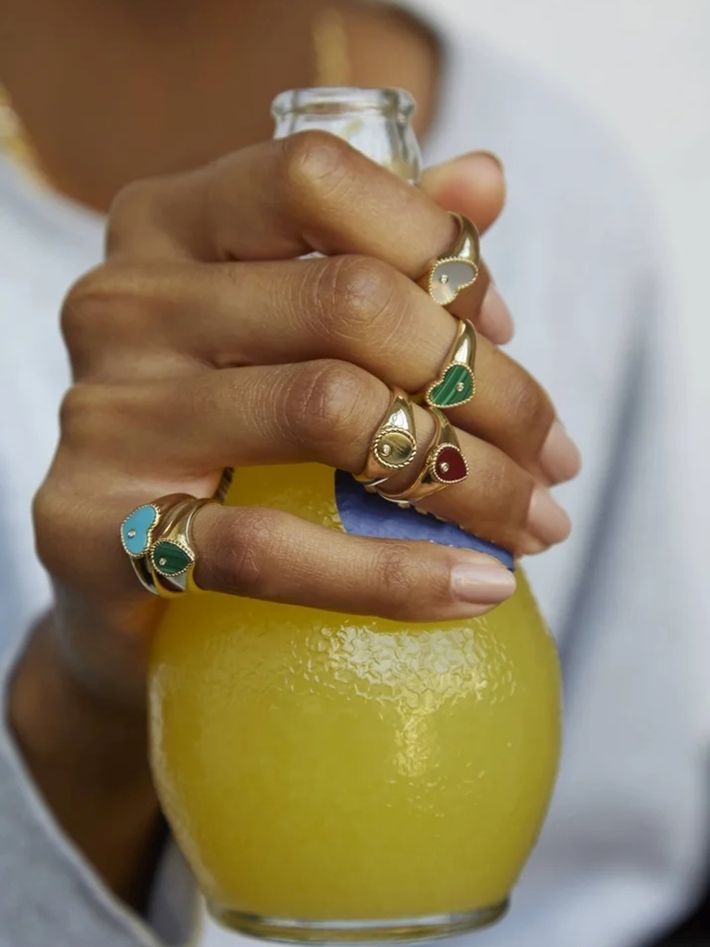 Baby chevalière poire agate rouge or jaune ring