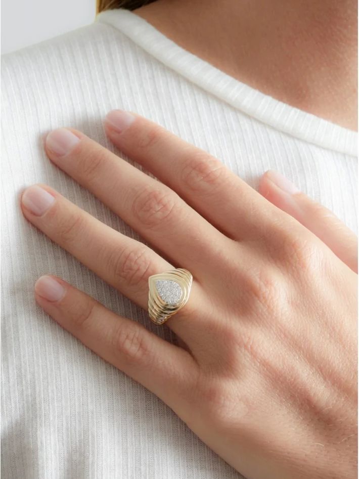 Berlingot pear diamond ring yellow gold