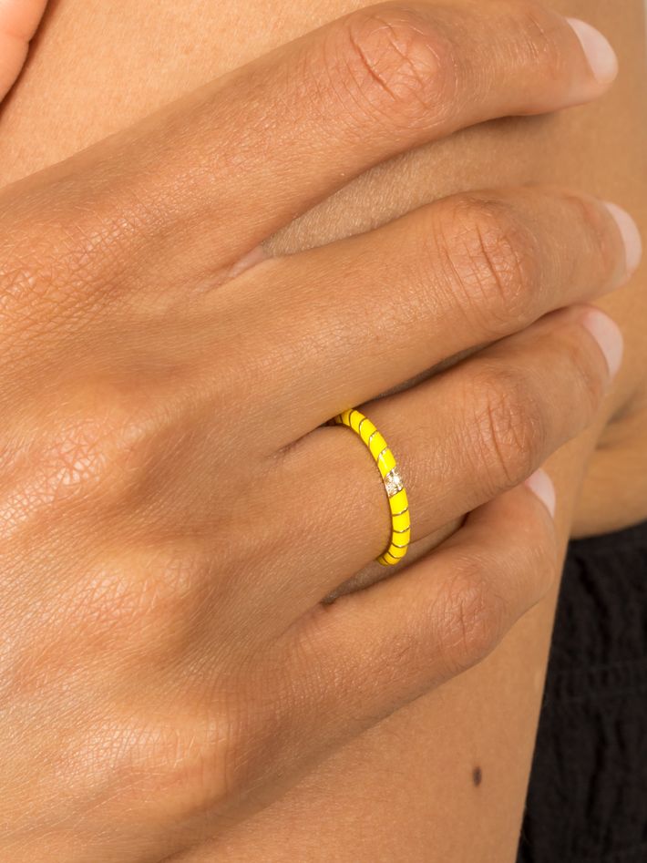 Yvonne Léon 9kt yellow gold diamond enamel ring