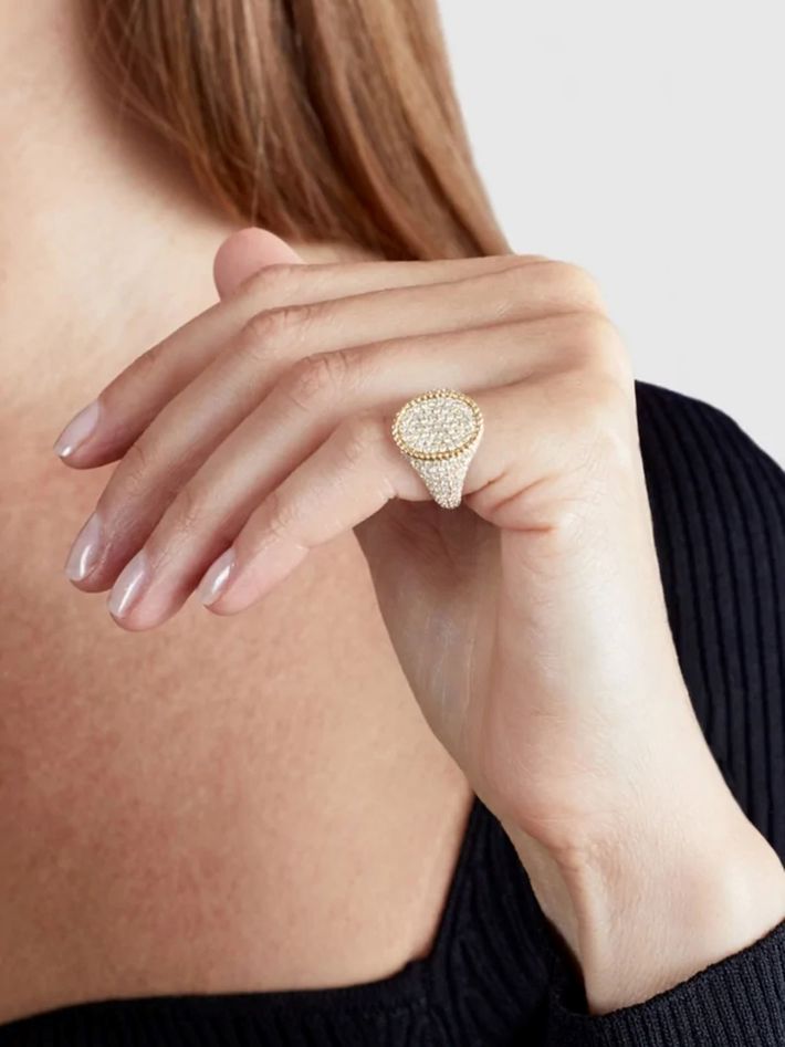 Oval signet ring full diamonds yellow gold