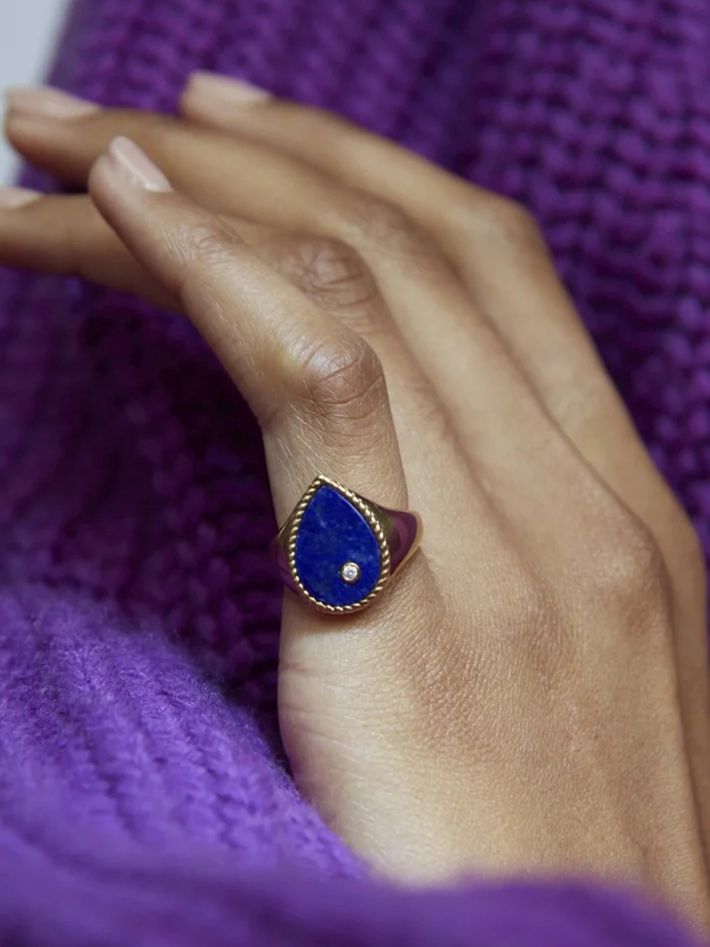 Yellow gold lapis lazuli pear signet ring