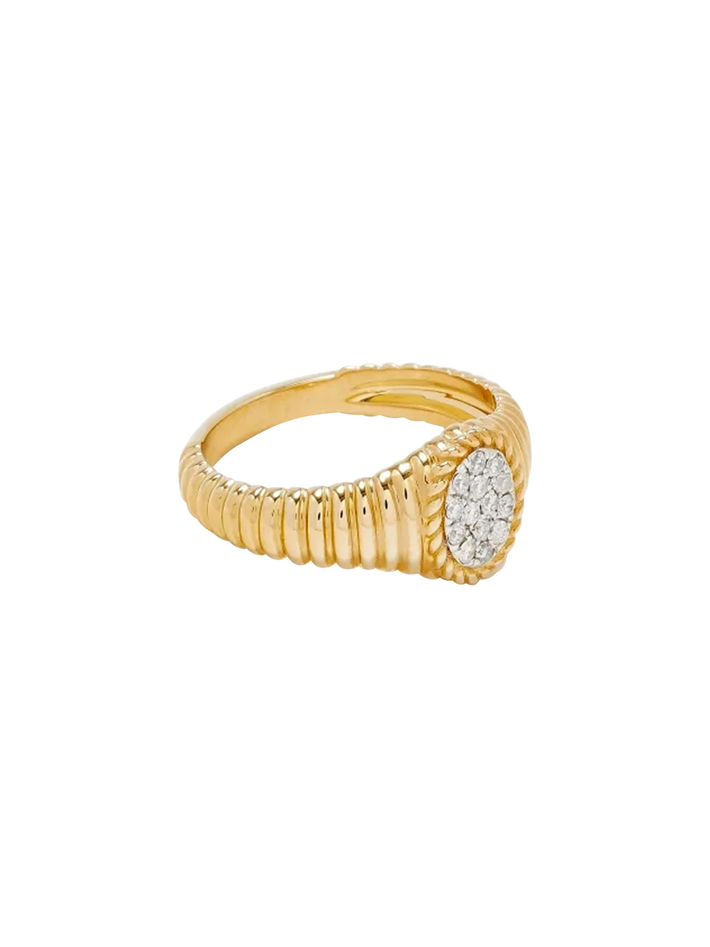 Baby oval signet ring berlingot diamonds yellow gold