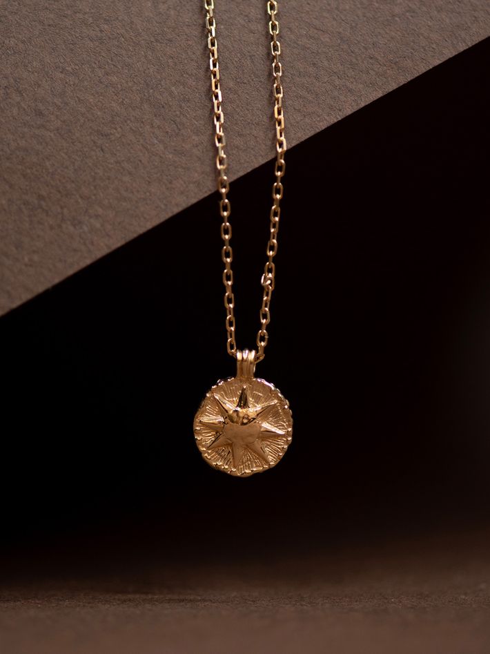 Let the sun shine in necklace gold