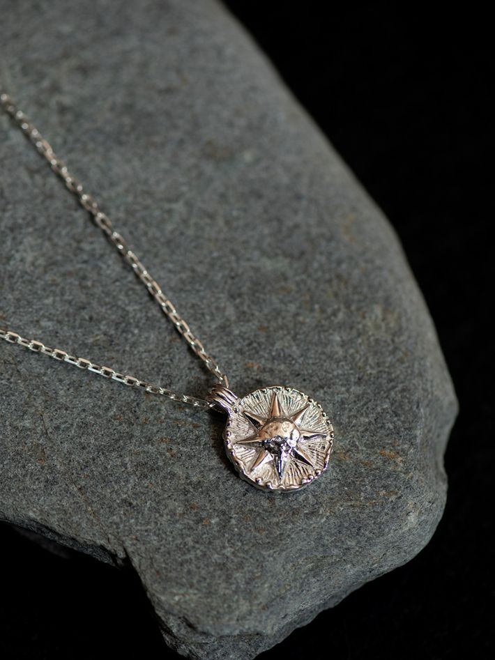 Let the sun shine in necklace silver