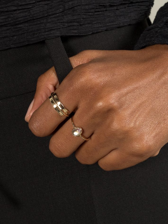 Oval moonstone ring