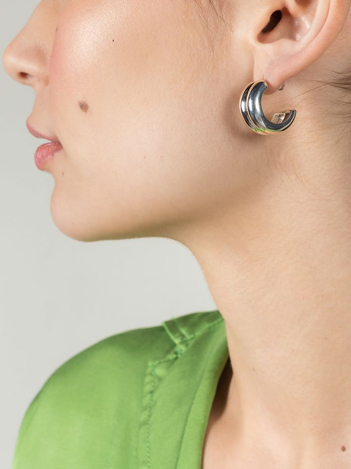Giulia Hoops