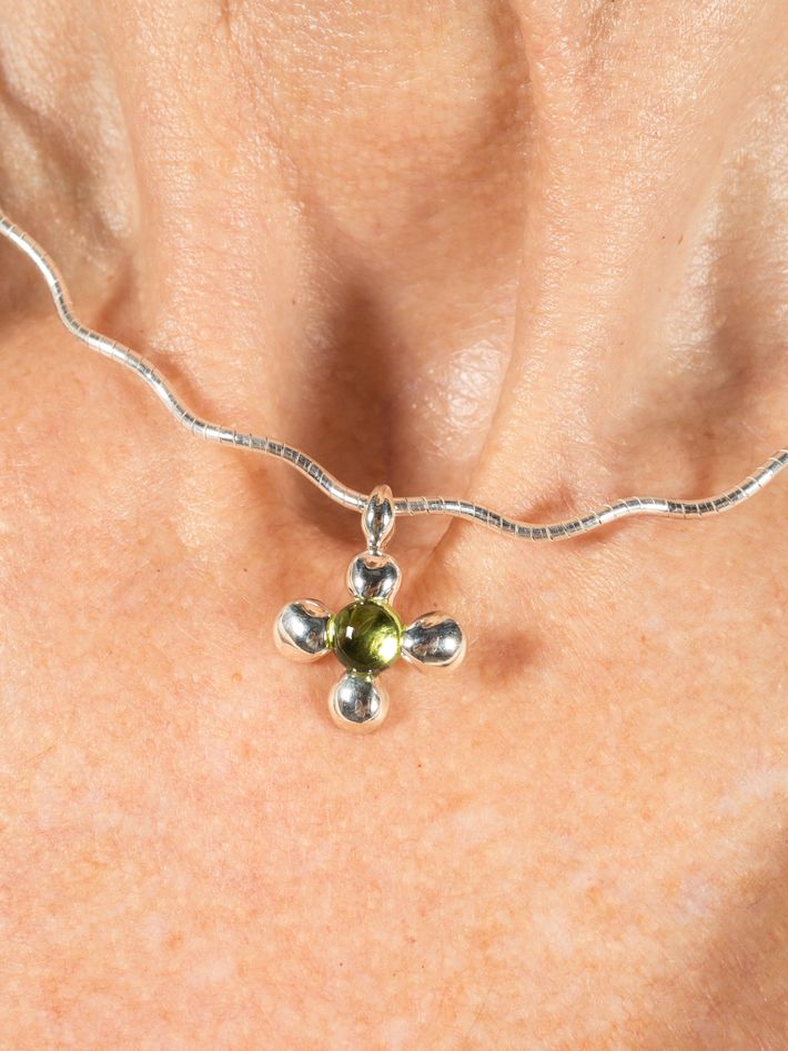 Fay necklace with peridot
