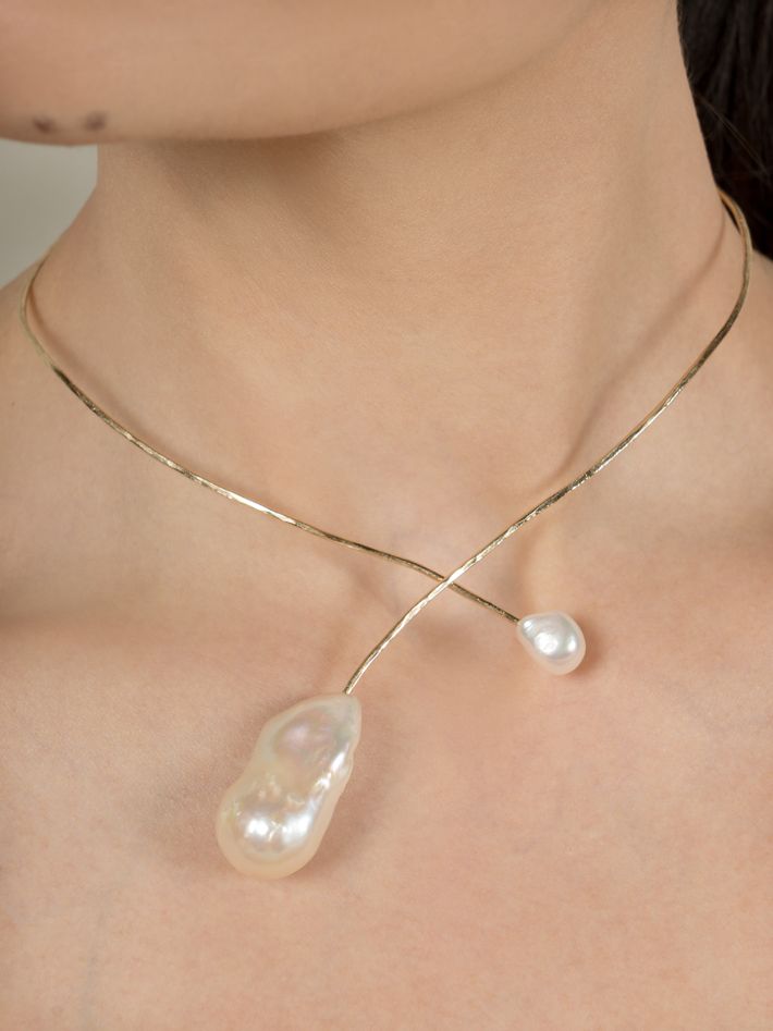 Aphrodite baroque pearl and gold open collar