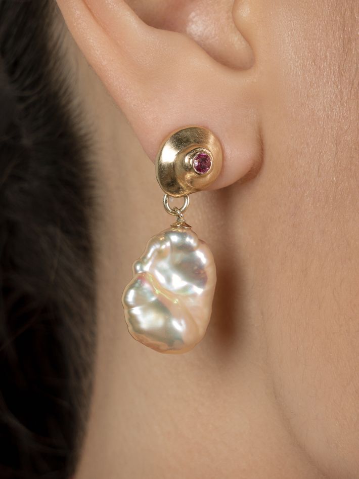 Salacia yellow gold, tourmaline and keshi pearl earrings