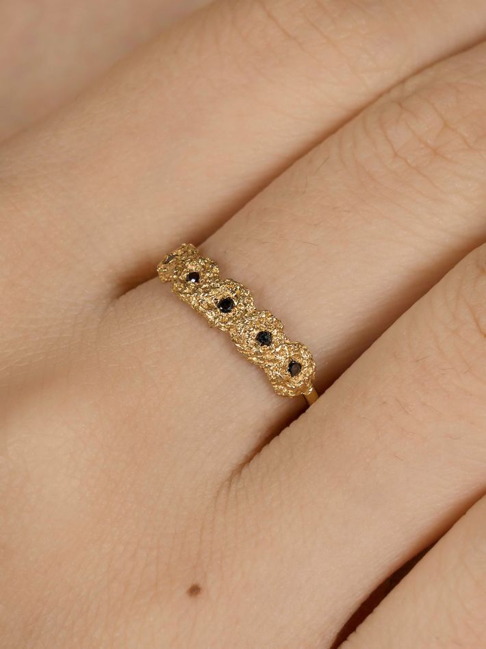 Shisha tiara ring with black diamonds