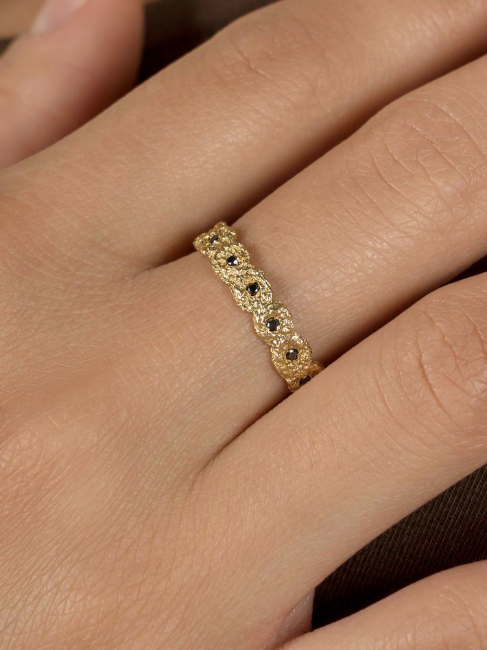 Shisha crown ring with black diamonds