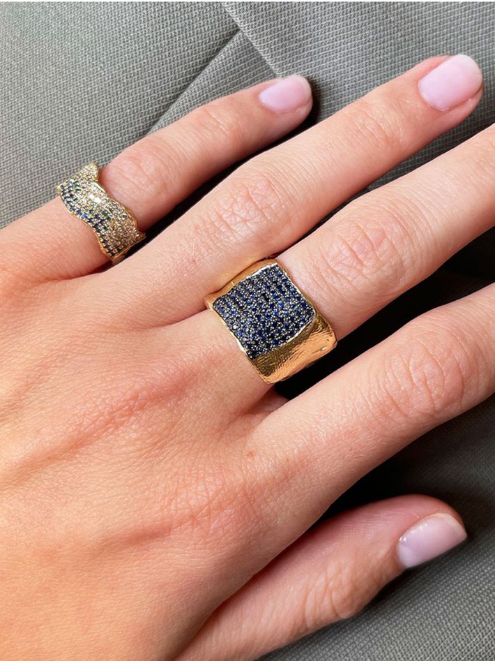 Threadbare sapphire and diamond cirrus ring