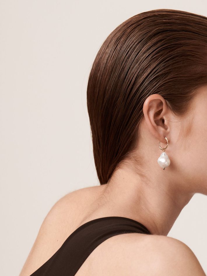 Diamond hoop earrings with baroque pearl