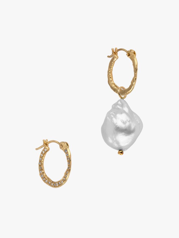 Diamond hoop earrings with baroque pearl