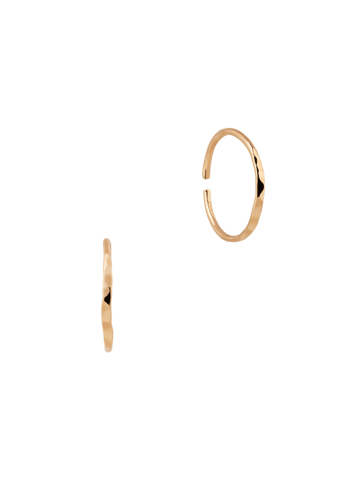 Onepoint hammered earring in solid gold photo