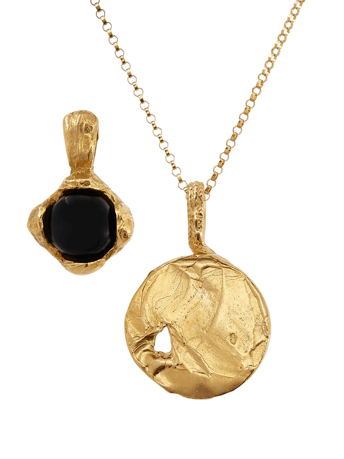 The medusa and the shield onyx necklace