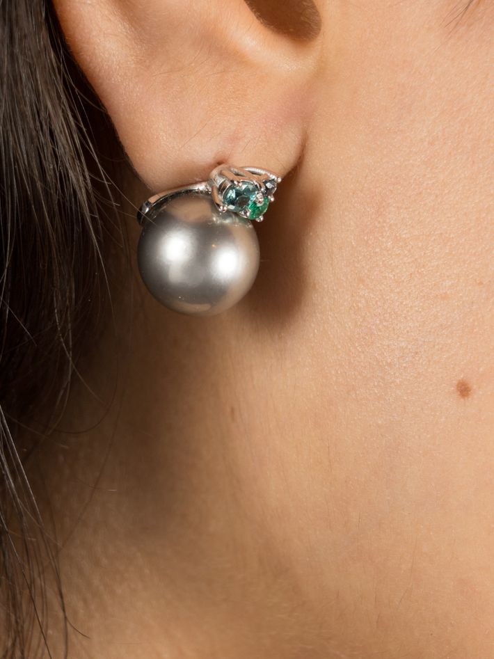 Polynesian grey pearl and gemstone studs
