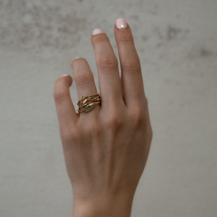 Siren's calling blue sapphire ring