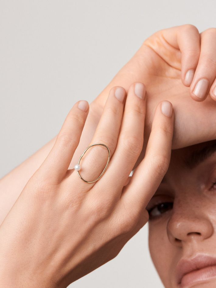 Oval perl ring by Anissa Kermiche Finematter