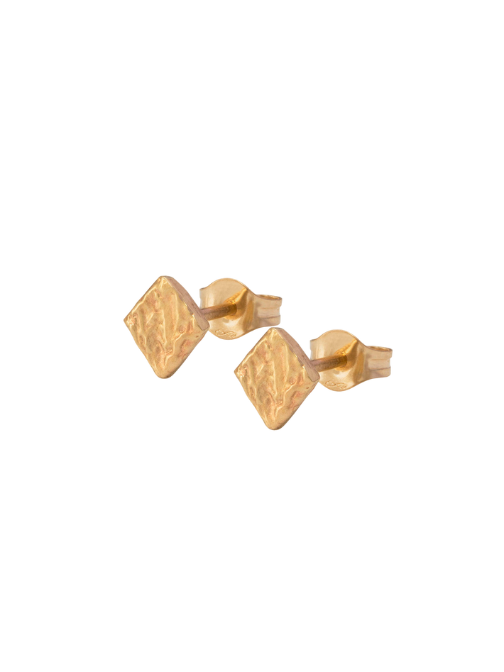 Organic kite stud earrings by Anvil & Ivy Finematter