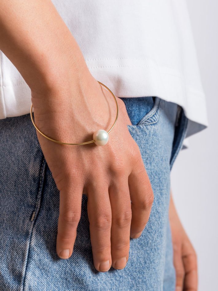 Pearl orbit bangle