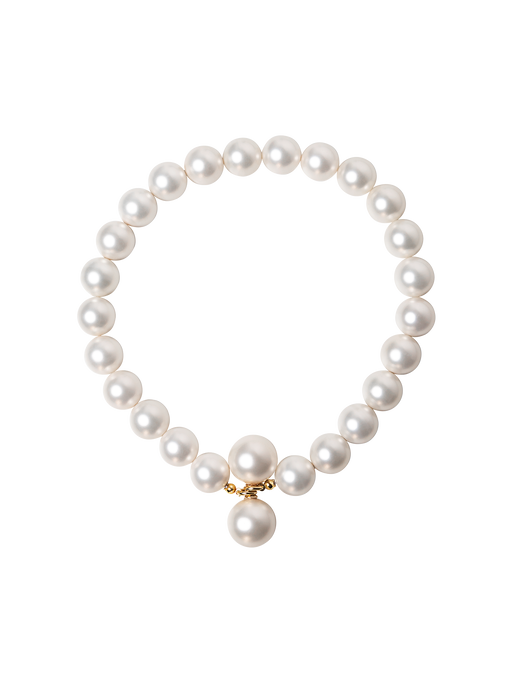 Bandage pearl necklace photo