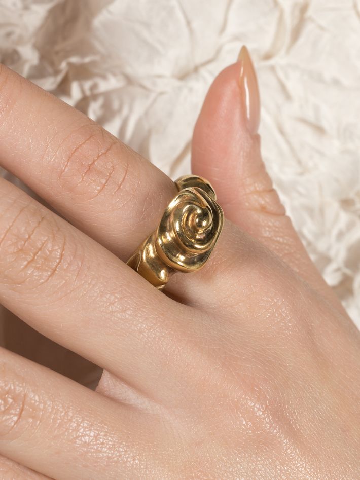 The wave fouetté ring
