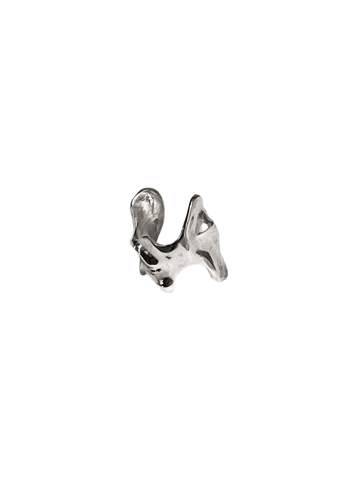 The wave pique silver ear cuff